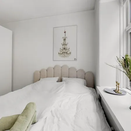 Apartment Lovely & Cozy In The Heart Of *
